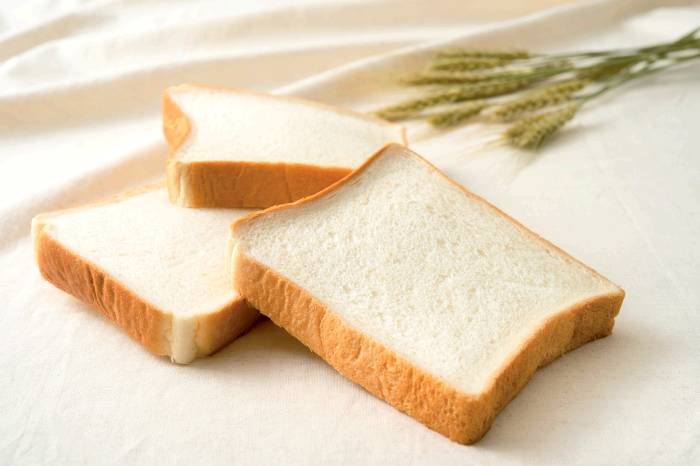 国産小麦100％ バター香る ふんわり食パンスライス画像